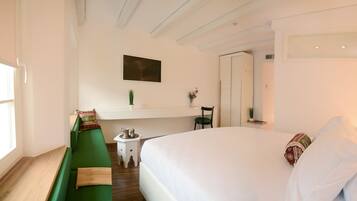 Habitación doble superior | Caja de seguridad en la habitación y escritorio