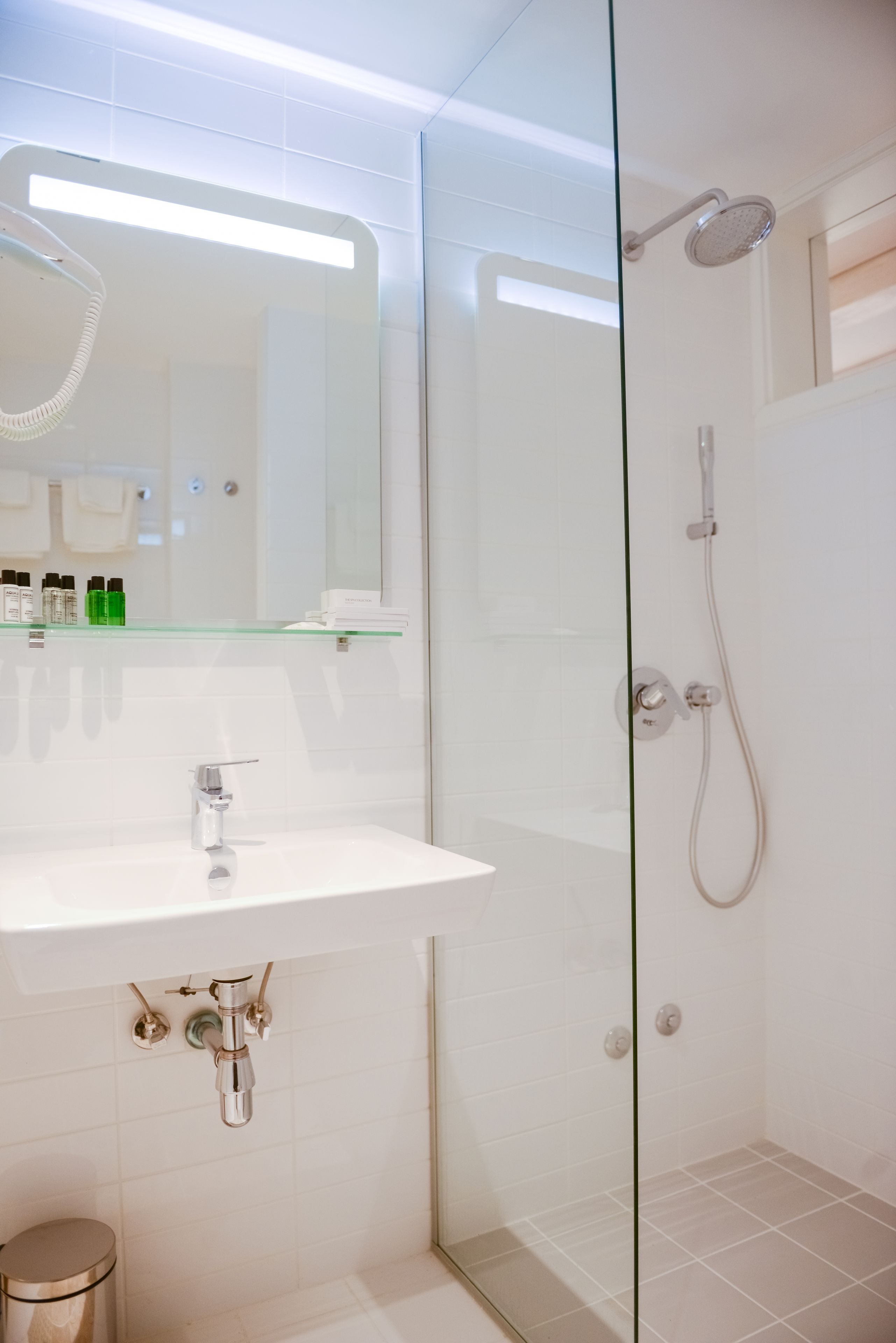 superior double room | bathroom | shower, free toiletries, hair dryer, slippers