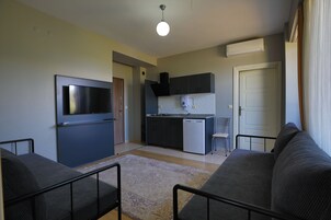 办公桌、隔音、熨斗/熨板、免费婴儿床