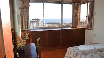 Penthouse, Sea View (Caminho D João, Funchal,AP. DJ A27ET3) | 1 bedroom, in-room safe, iron/ironing board, bed sheets