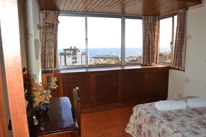 Penthouse, vue mer (Caminho D João, Funchal,AP. DJ A27ET3) | 1 chambre, coffres-forts dans les chambres, fer et planche à repasser
