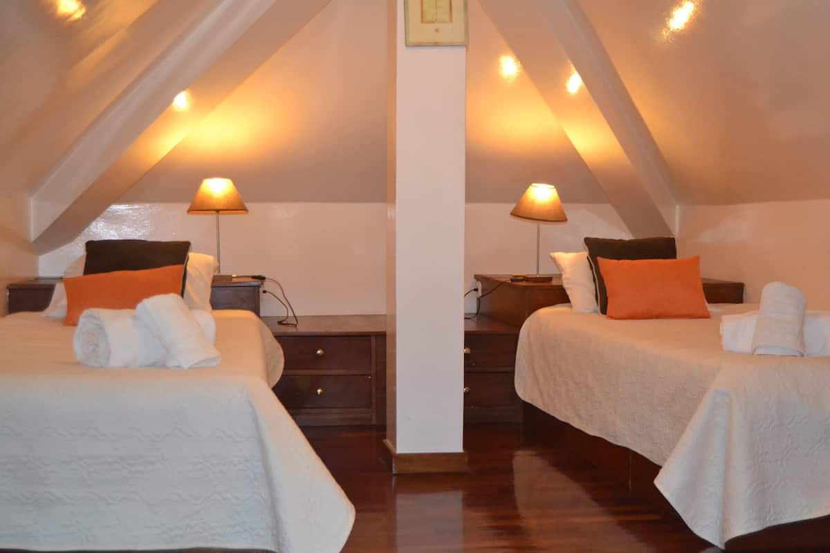 Duplex, Balcony, Marina View (Rua das Moças 3S) | 1 bedroom, in-room safe, iron/ironing board, bed sheets