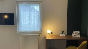 Standard Room | Desk, soundproofing, free WiFi