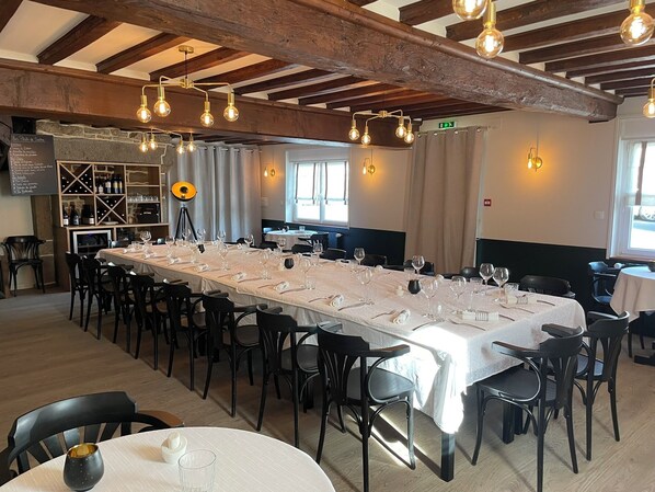 Dîner servi sur place, restauration en plein air 