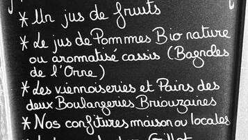 Mannermainen aamiainen maksusta arkipäivisin