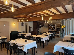 Dinner served - Hôtel Sophie (Briouze)