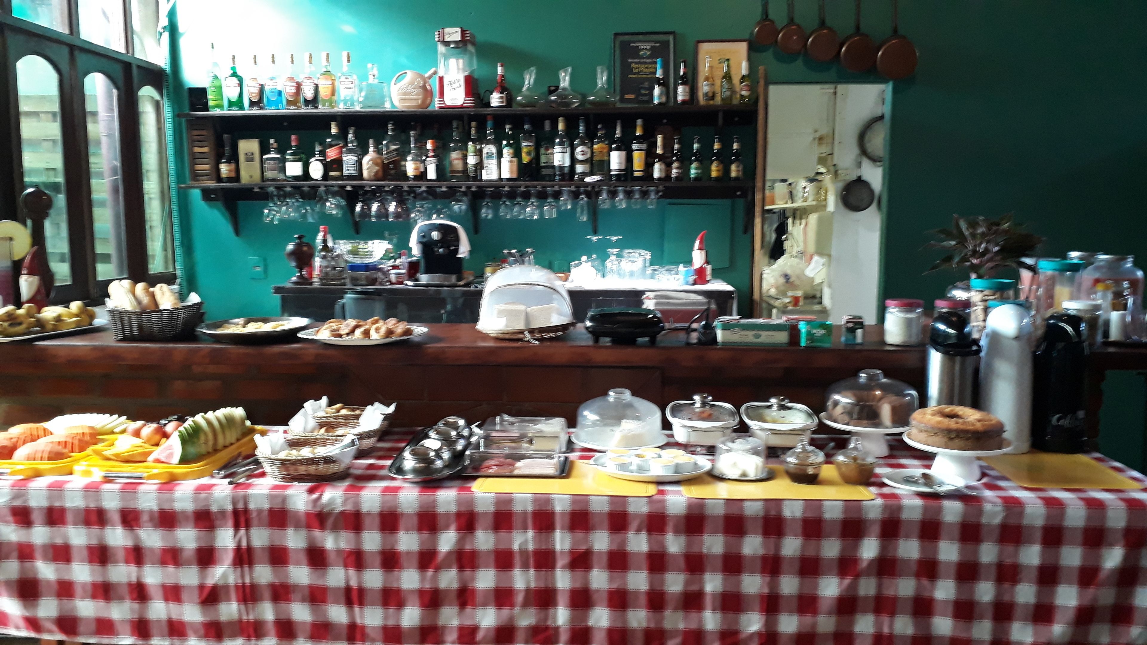 daily continental breakfast (brl 25 per person)