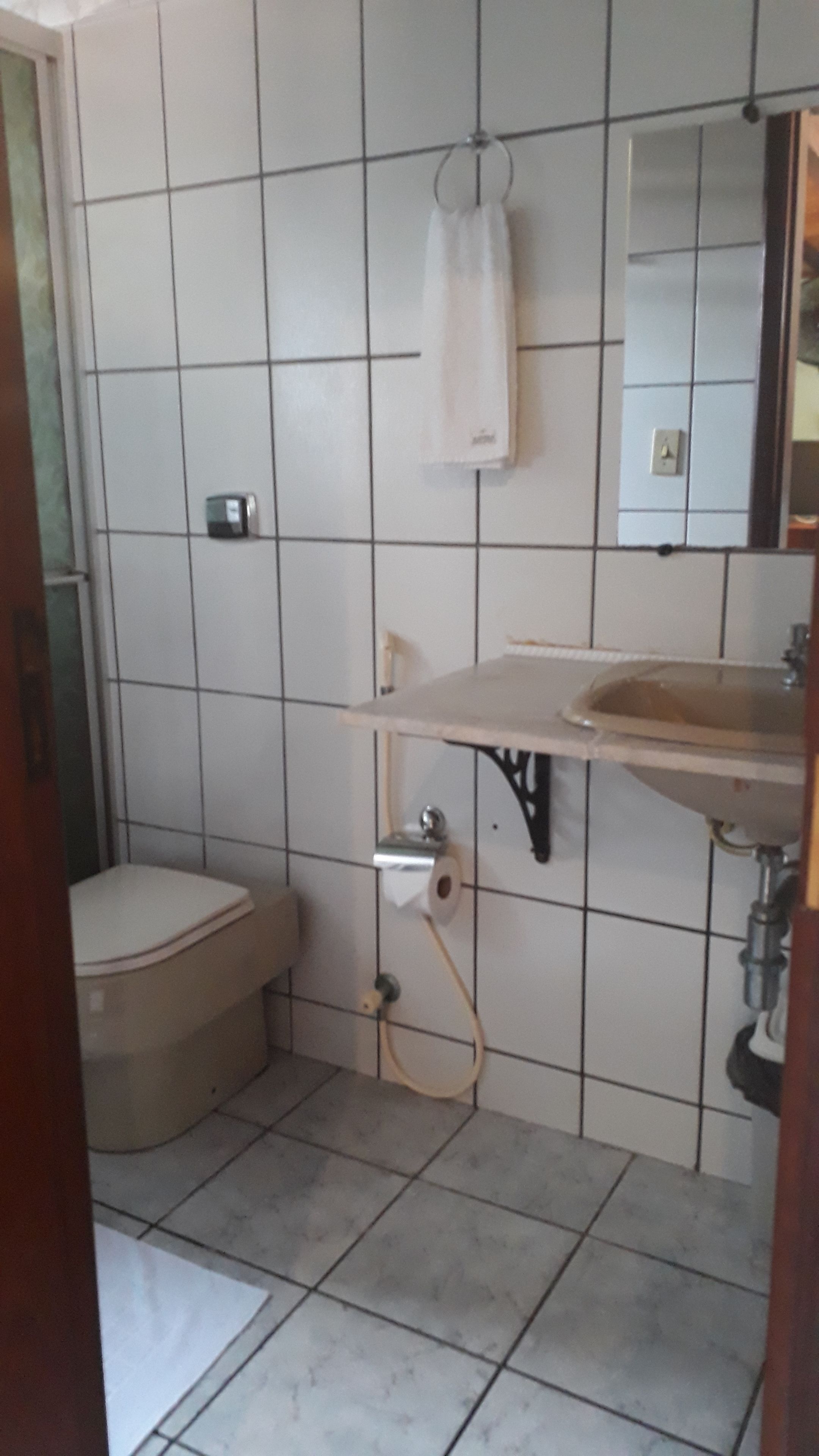 superior room | bathroom | free toiletries, towels