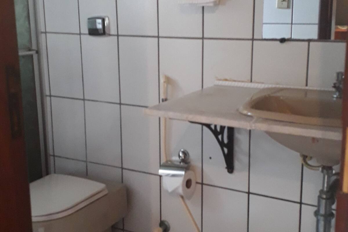 superior room | bathroom | free toiletries, towels