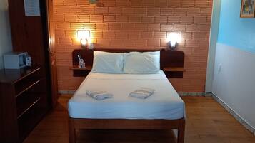 Standard Room, 1 Double Bed | Minibar, in-room safe, desk, laptop workspace