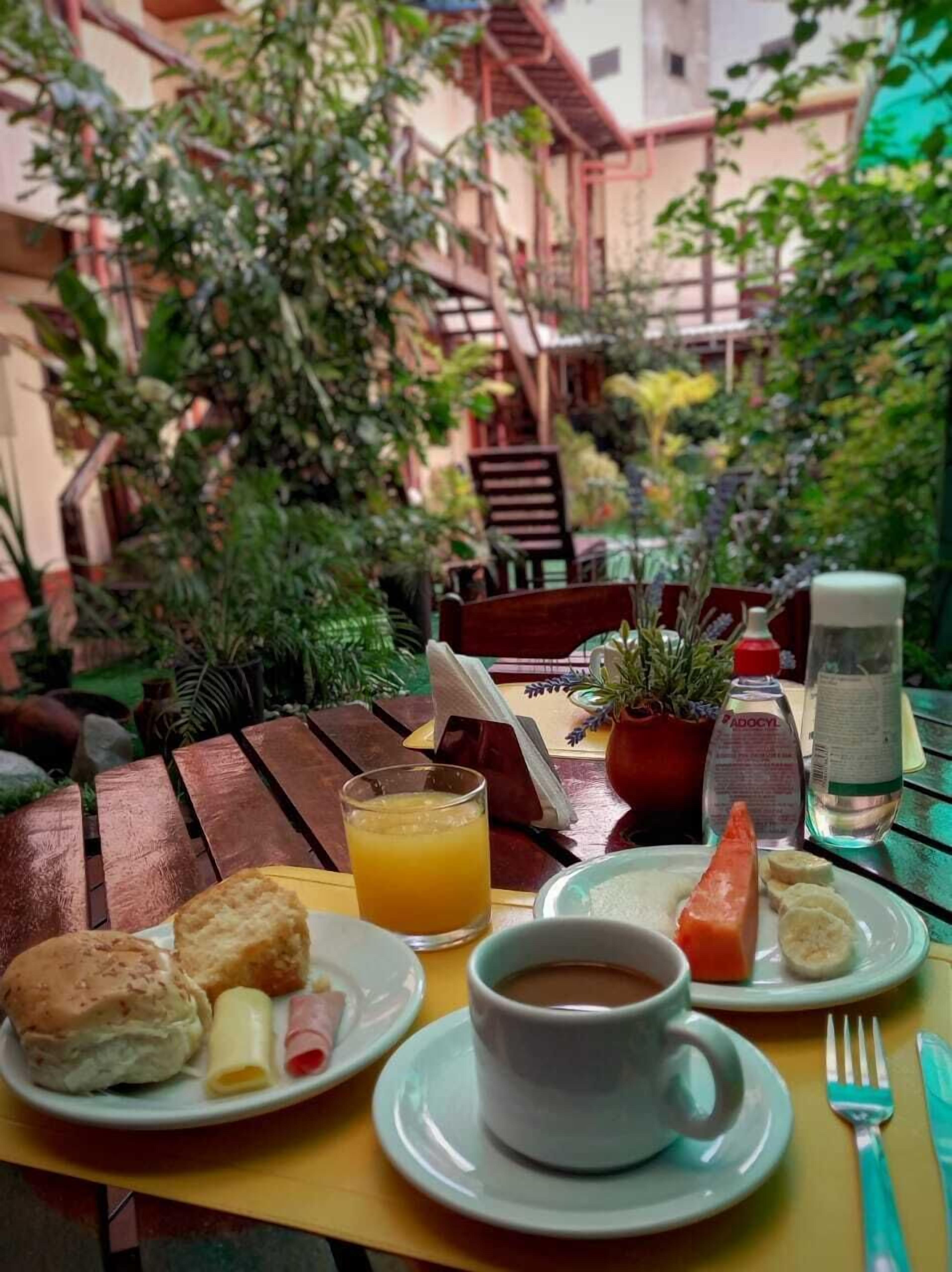 daily continental breakfast (brl 25 per person)