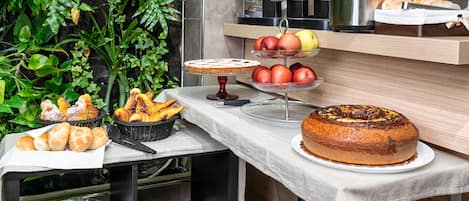 Daily buffet breakfast (EUR 5.00 per person)