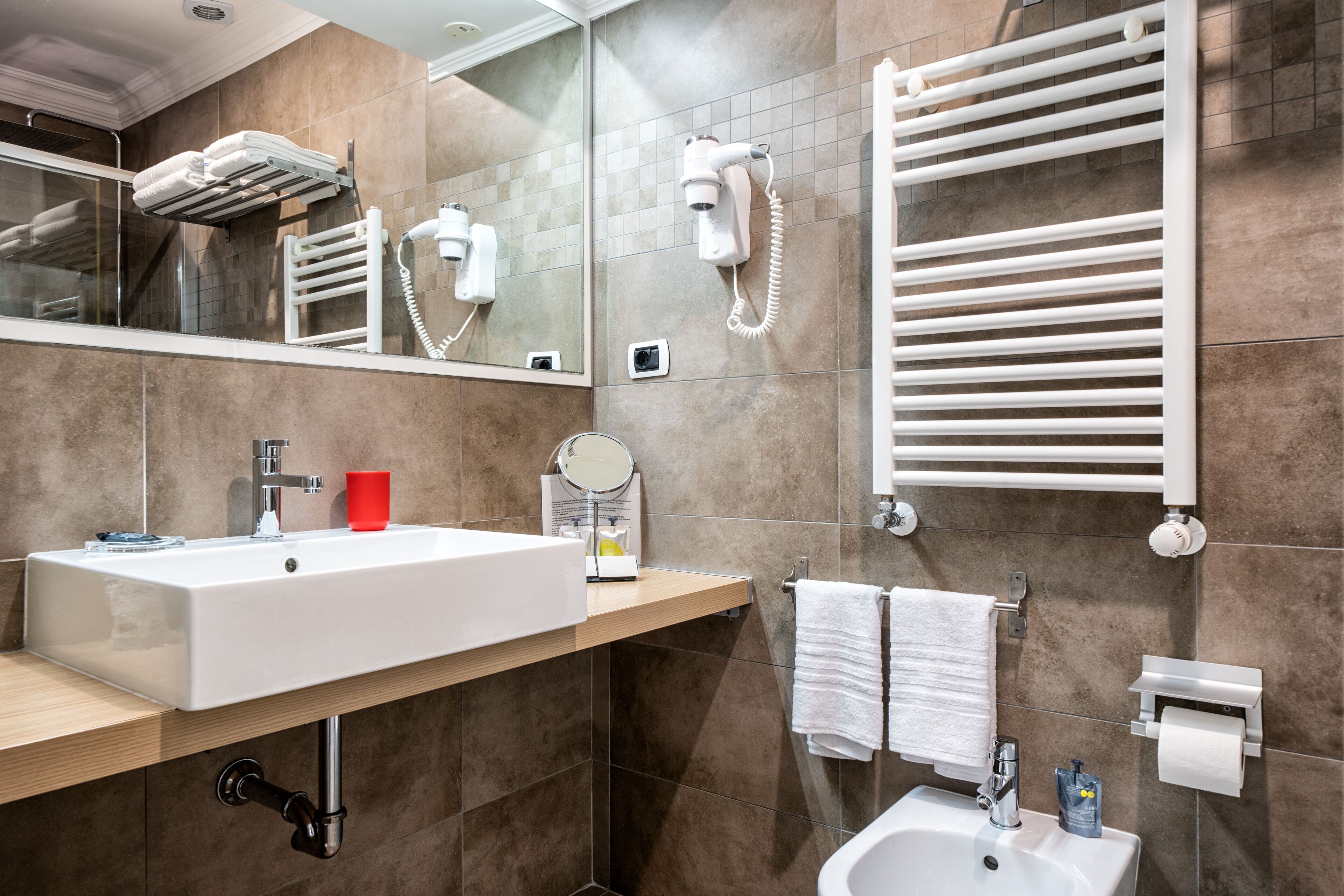 shower, free toiletries, hair dryer, bidet