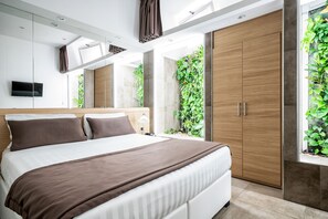 Egyptian cotton sheets, down duvets, minibar, in-room safe - Hotel Paolo II (Rome)