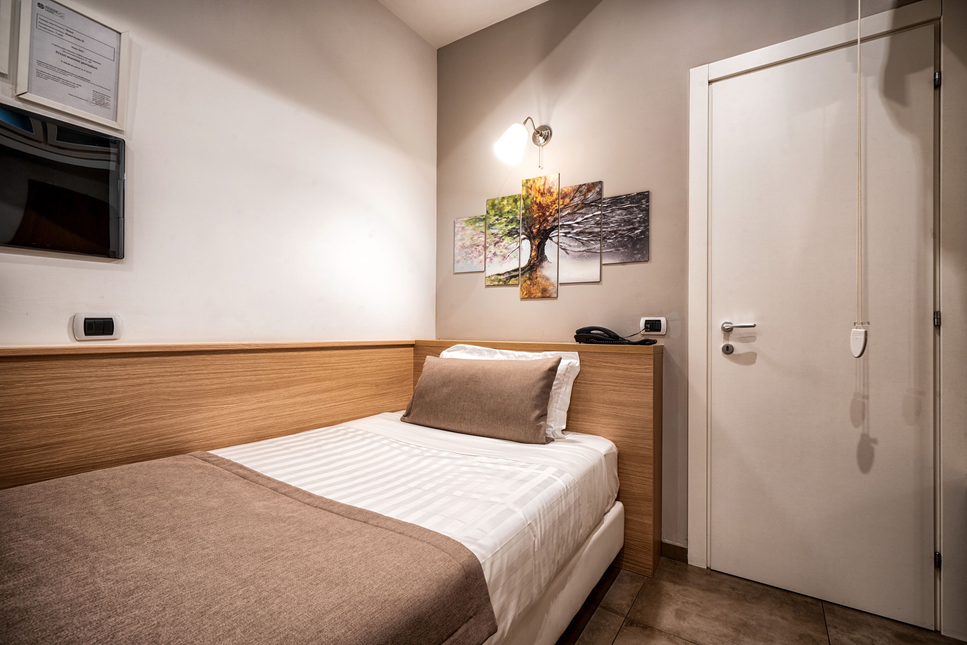 comfort single room | egyptian cotton sheets, down duvets, minibar, in-room safe