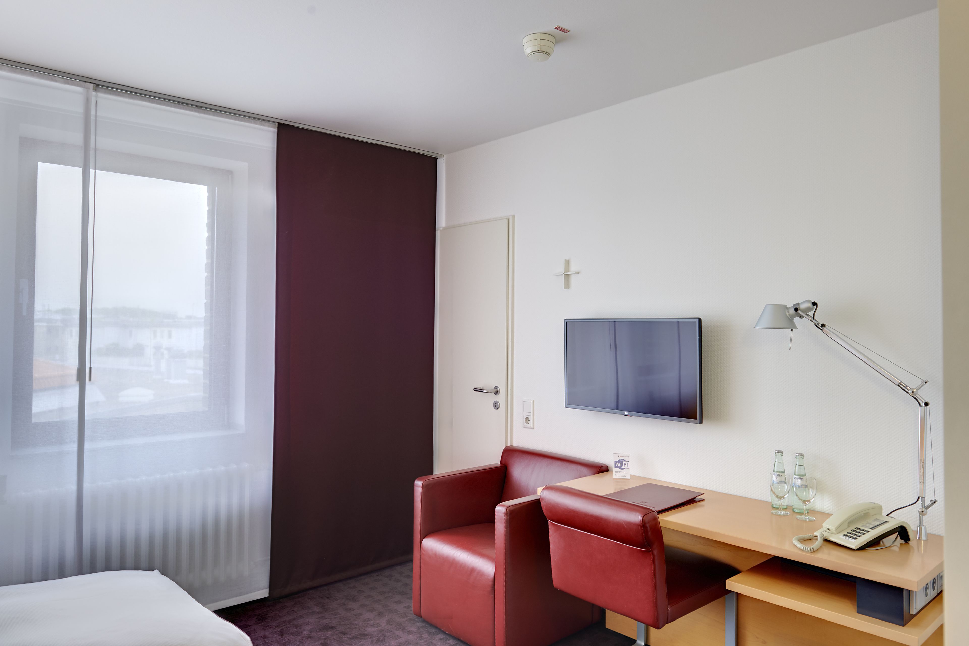 superior double room | 1 bedroom, in-room safe, individually decorated, individually furnished