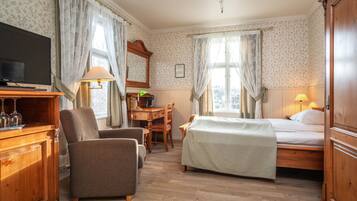 Superior Room, Non Smoking | Down comforters, pillowtop beds, minibar, in-room safe