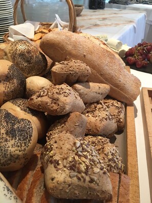Free daily buffet breakfast