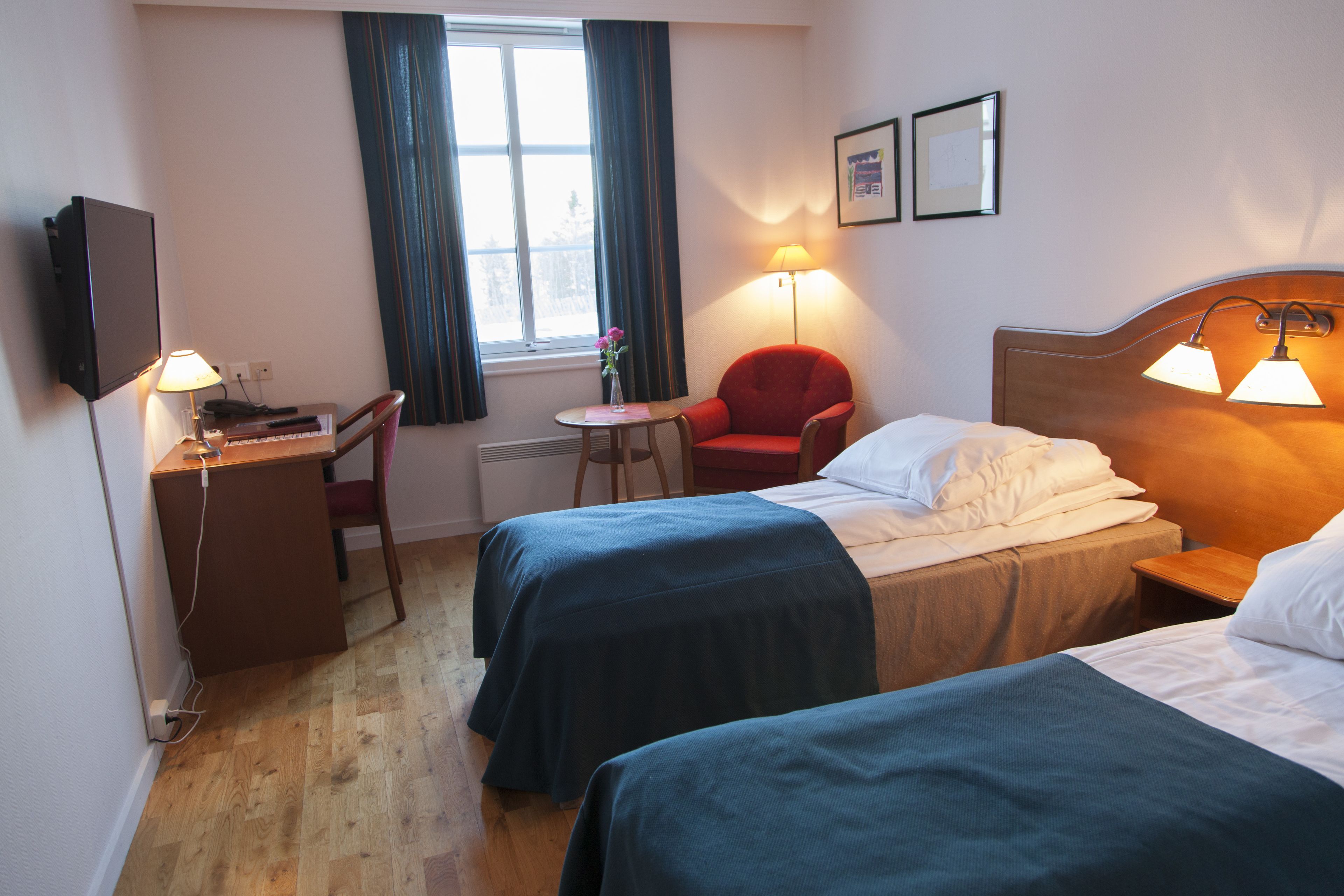 Cubrecamas, colchones con pillow-top y minibar 