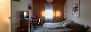 Quarto casal, banheiro privativo (Pöllö) | Escrivaninha, Wi-Fi de cortesia