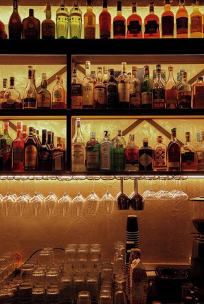 2 bars/lounges, poolside bar