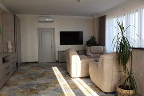 Deluxe Studio Suite, City View | Room amenity