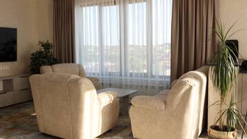 Deluxe Studio Suite, City View | Room amenity