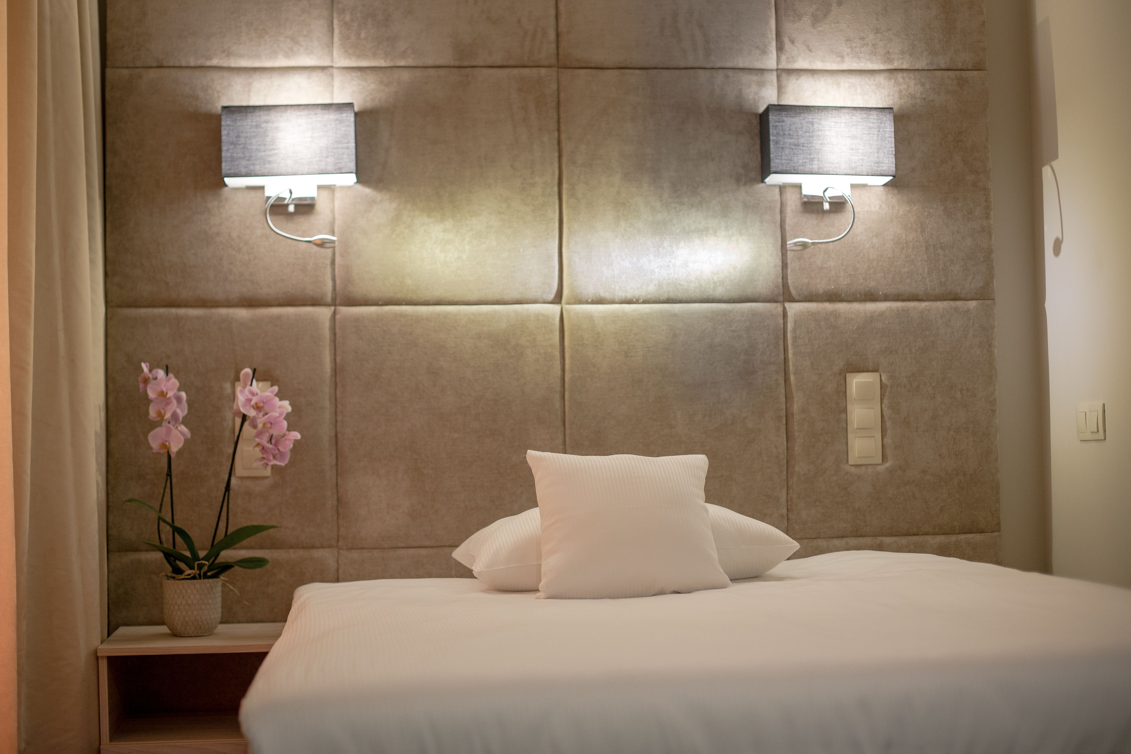 classic double room | premium bedding, desk, soundproofing, iron/ironing board