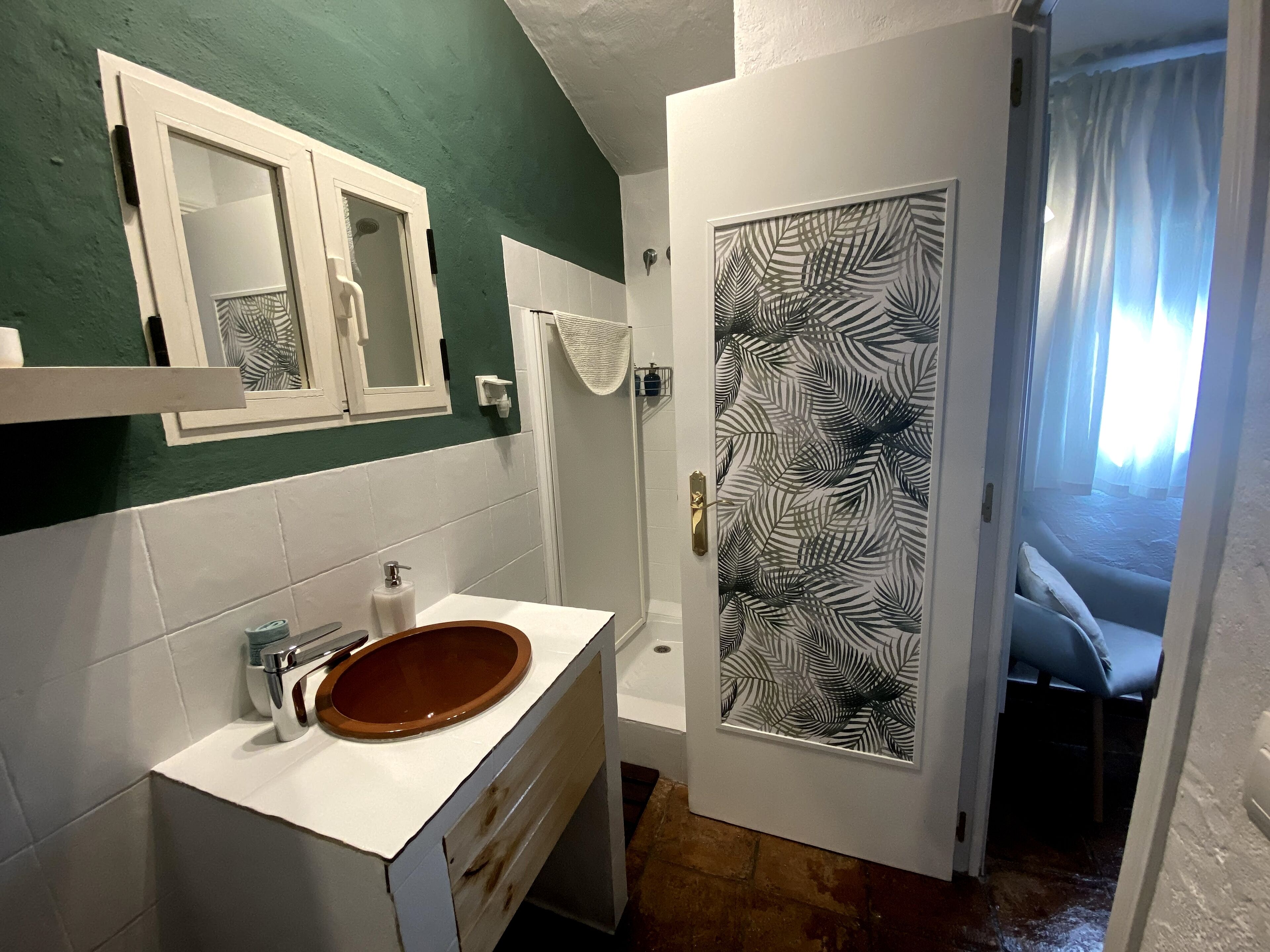 双人房 | 遮光窗帘、婴儿床、免费 WiFi、床单