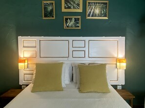 Cortinas blackout, cunas, wifi gratis y ropa de cama 