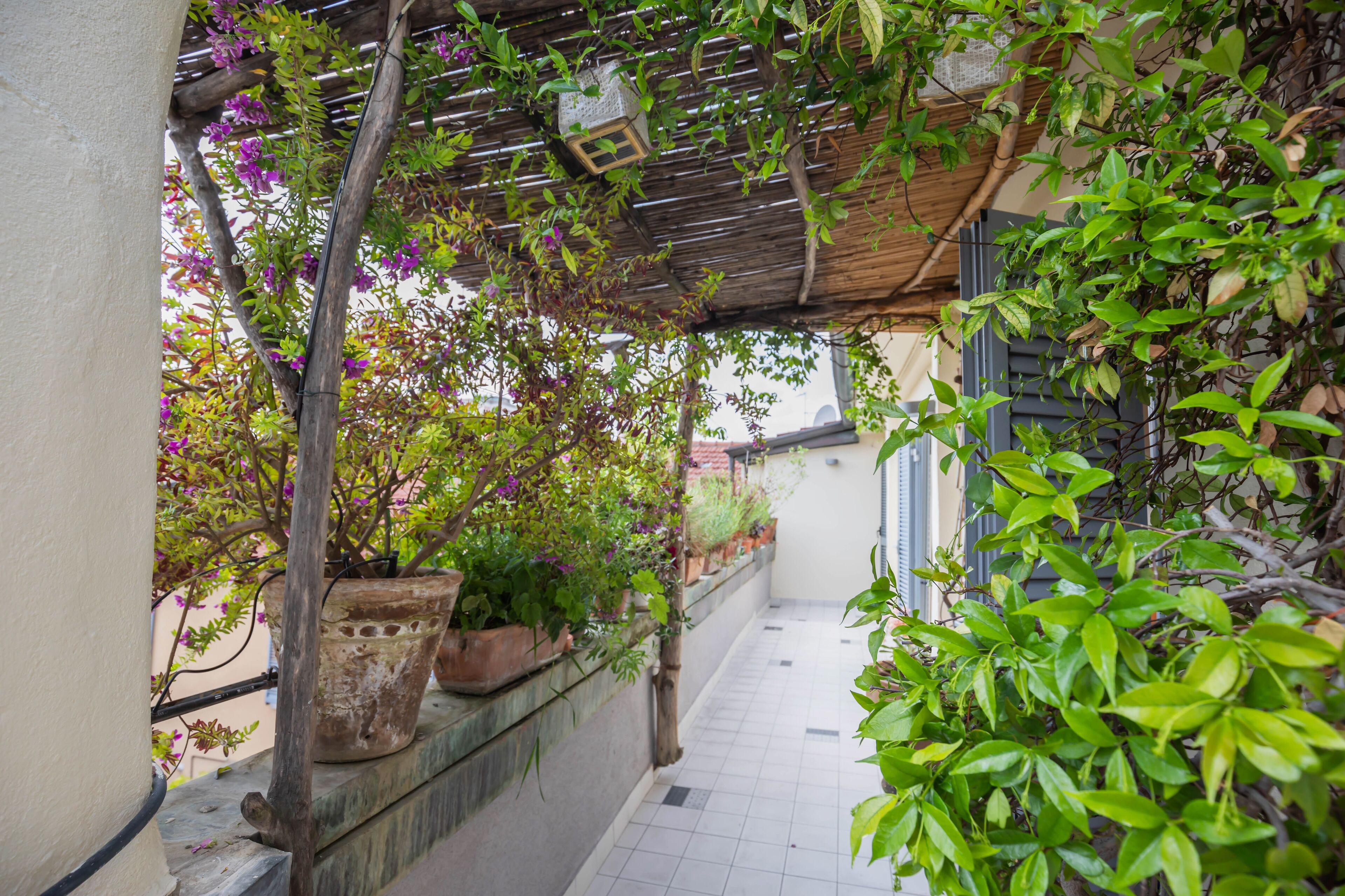 Classic Apartment (Via Lecco 7) | Balcone