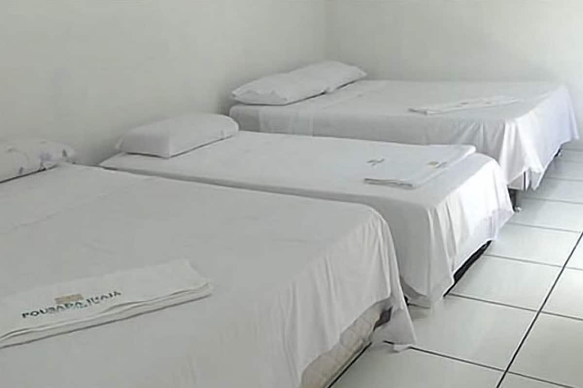 Minibar, meja kerja, tirai kedap cahaya, dan Wi-Fi gratis