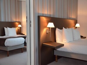 Een kluis op de kamer, een strijkplank/strijkijzer, gratis babybedden