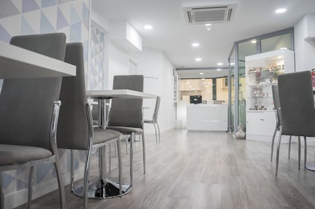 Daily continental breakfast (EUR 5 per person)