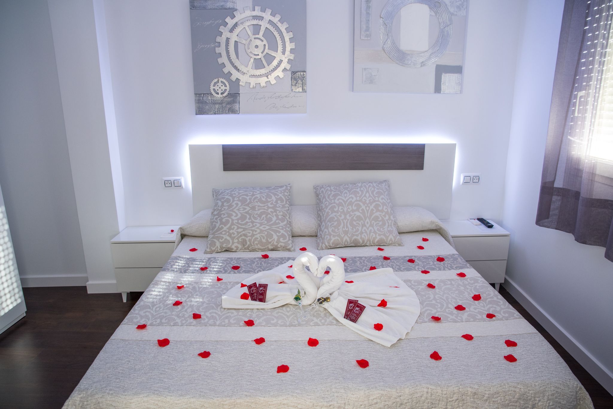 Double or Twin Room | Desk, soundproofing, cribs/infant beds, rollaway beds