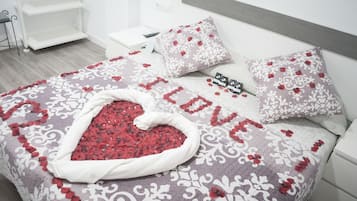 Schreibtisch, schallisolierte Zimmer, Babybetten, Zustellbetten