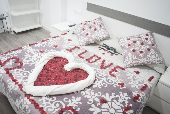 Escritorio, sistema de insonorización y cunas 