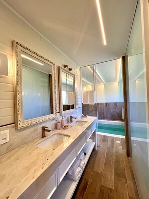 Theme Chalet with Pool | Bathroom - Hotel Ritta Höppner (Gramado)