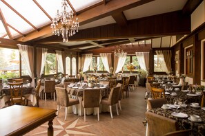 Café da manhã completo grátis todos os dias