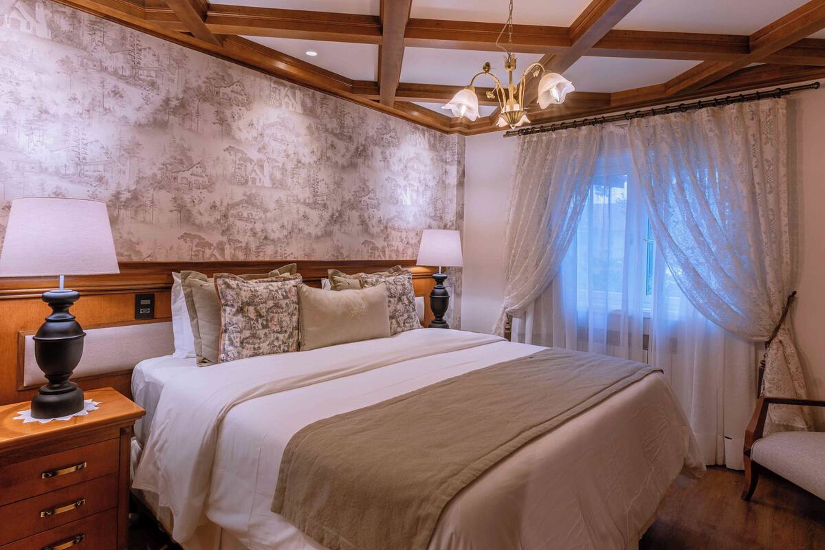 Minibar, in-room safe, blackout curtains, iron/ironing board