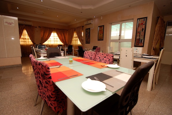 Penthouse | Restauration dans la chambre