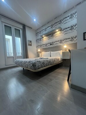 Habitación doble clásica | Escritorio, insonorización, wifi gratis y ropa de cama 