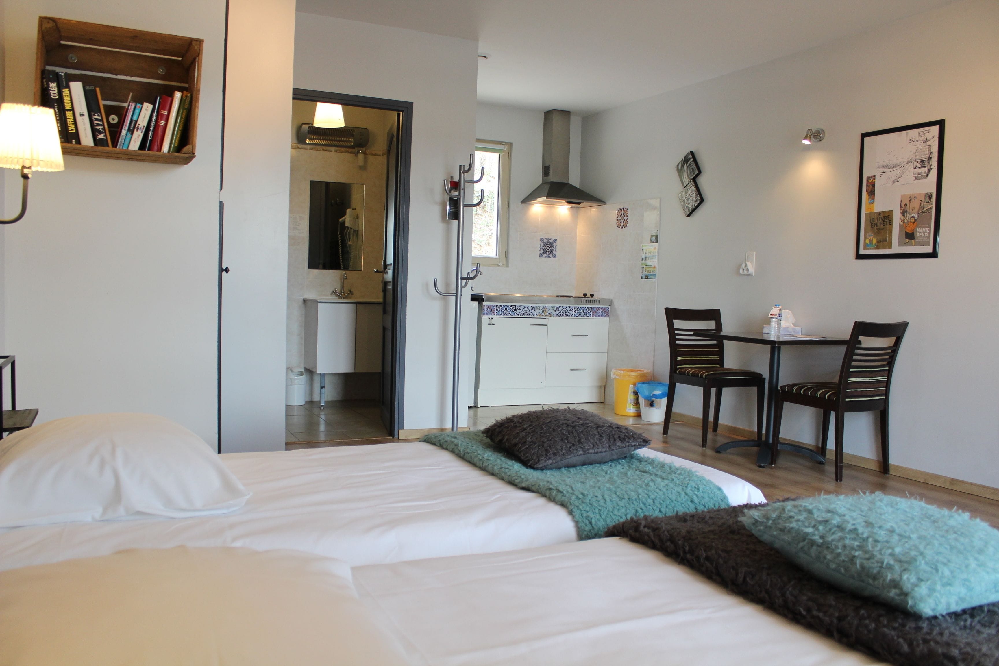 twin room | in-room safe, individually decorated, individually furnished