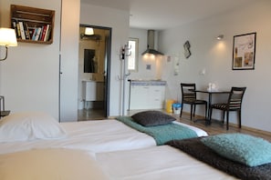 Twin Room | In-room safe, individually decorated, individually furnished - Hôtel-Gîte La Peyrade (Cajarc)