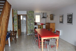Family Apartment | In-room safe, individually decorated, individually furnished - Hôtel-Gîte La Peyrade (Cajarc)
