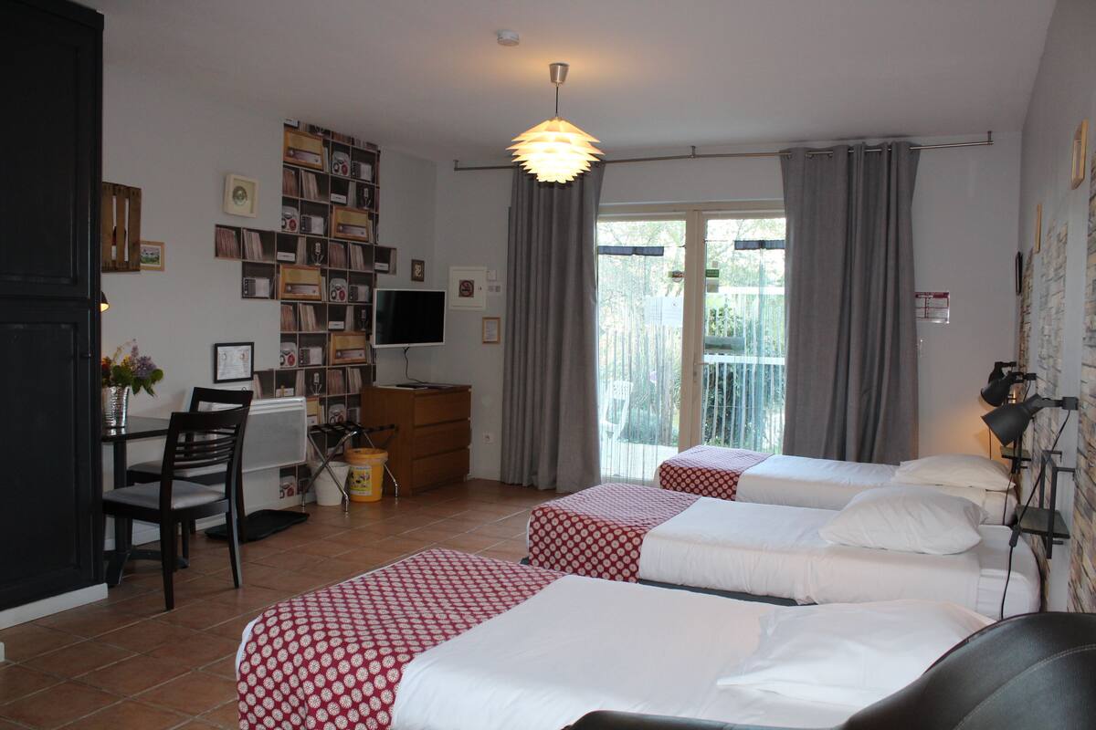 Triple Room (1) | In-room safe, blackout drapes, soundproofing, WiFi (free)