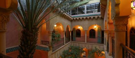 ラグジュアリー スイート | コートヤード ビュー