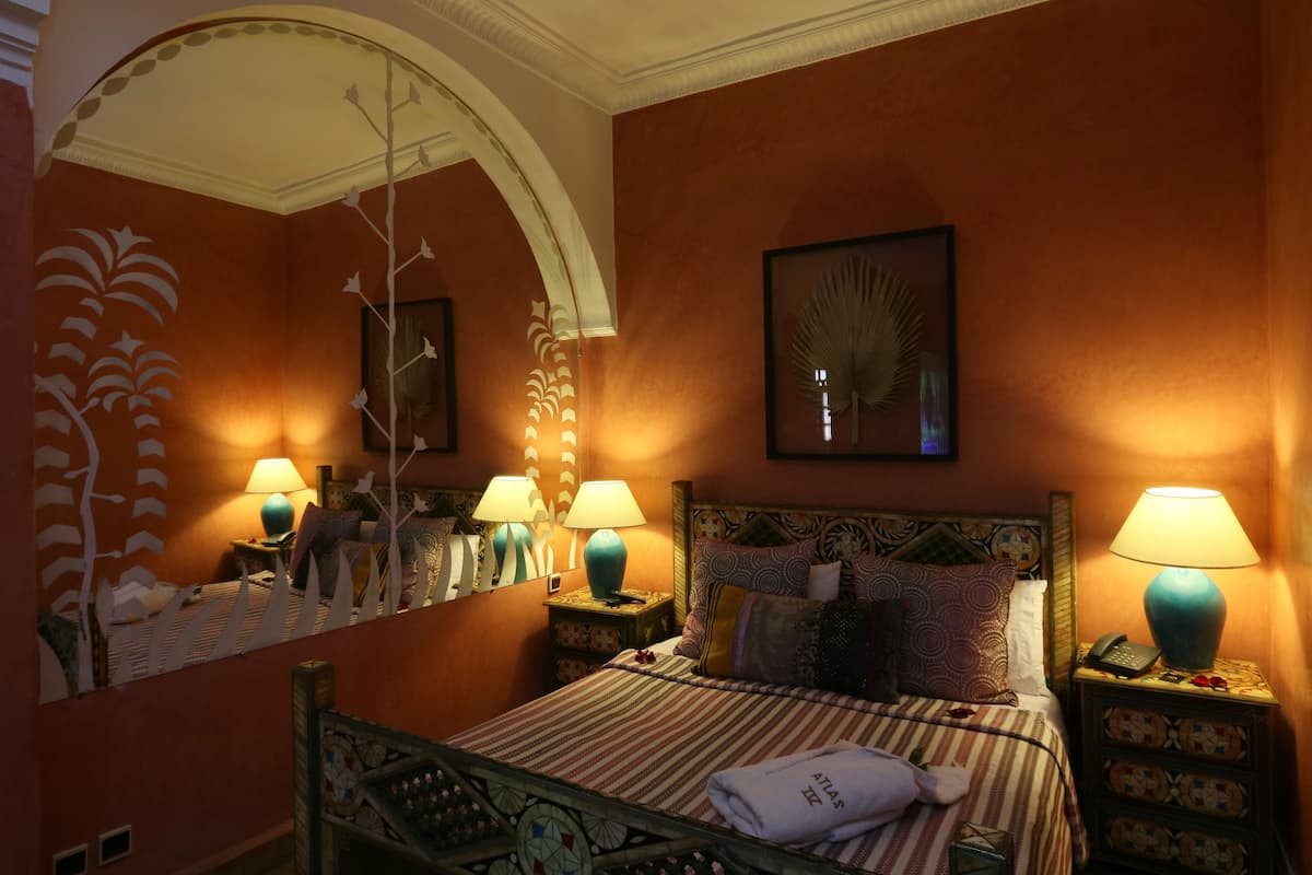 Luxury Suite | In-room safe, desk, iron/ironing board (on request)