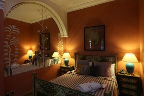 Suite de lujo | Caja fuerte, escritorio, tabla de planchar con plancha