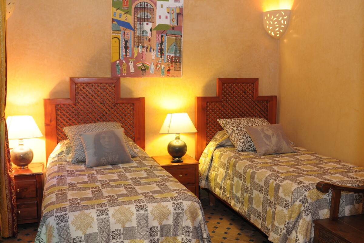 Standard Twin Room | In-room safe, desk, iron/ironing board (on request)